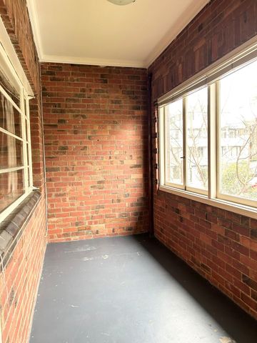 Sunlit apartment, water included! - Photo 5