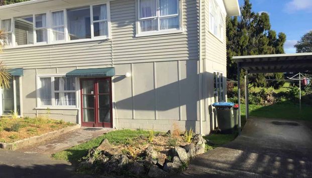 CUTE ONE BEDROOM, DOWNSTAIRS HOME WITH CARPORT - Photo 1