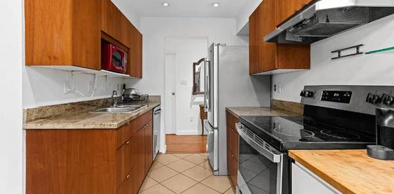 Elegant and Modern 1Bed 1Bath - Photo 2