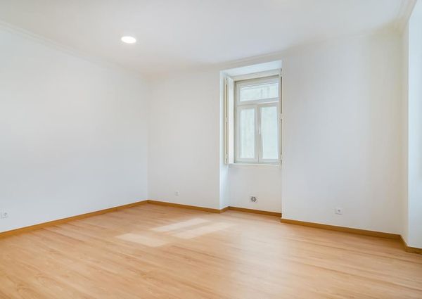 2 Bedroom Apartment with parking, Lumiar, Lisboa