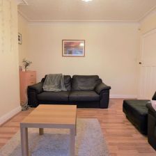 3 bedroom House in Buckingham Avenue, Leeds - Photo 1