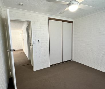 Large 2 bedroom unit in convenient location - Photo 6