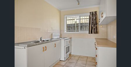 Modern 2-Bedroom Unit in Quiet, Convenient Complex - Photo 3