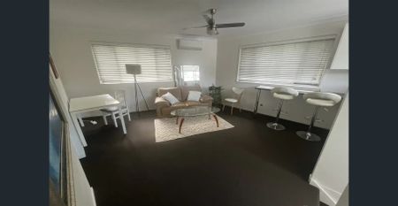 SHORT TERM ACCOMODATION - Modern Fully Furnished Luxury Townhouse in Milton - Photo 5