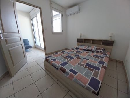 Location Appartement 2 pièces 30m² ST DENIS 97490 - Photo 2