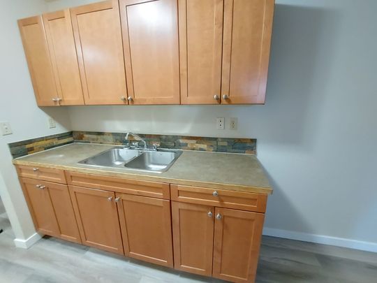 1 Bedroom Unit in Mature Area of Downtown! - Photo 1