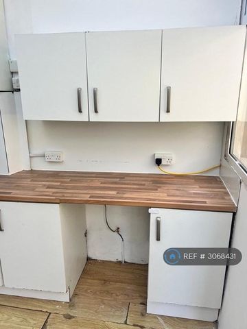 4 bedroom terraced house to rent - Photo 2
