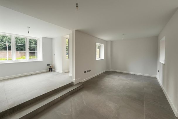 3 bedroom House To Let Total Size: 1045 SQ FT - Photo 1
