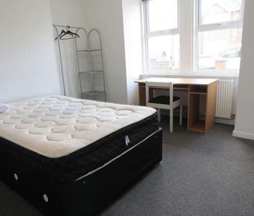 Bedroom Semi Detached House In Charminster, BH8 - Photo 2