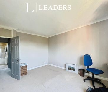 3 bedroom flat to rent - Photo 1