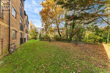 Burket Close, Norwood Green - Photo 2