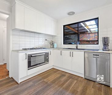 MODERN COMFORT MEETS FAMILY LIVING - Photo 6