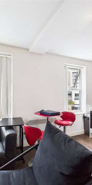 1 bedroom Flat in Queen Street, Maidenhead - Photo 1