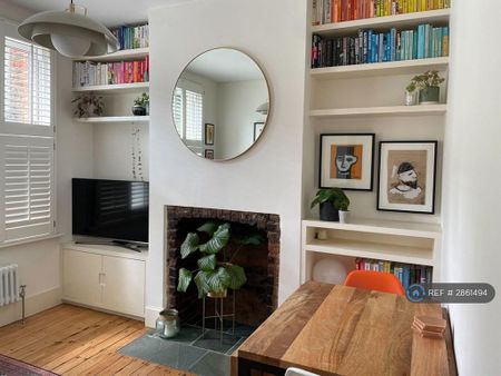 2 bedroom flat to rent - Photo 2