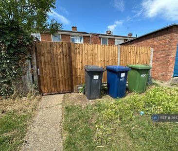 3 bedroom semi-detached house to rent - Photo 6