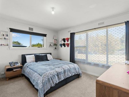 Updated Kitchen and Bathroom, Convenient Devonport Spot - Photo 2