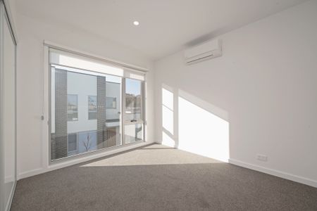 Spacious 4 Bedroom Townhouse - Photo 5