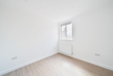 Wyatt Park Road, London SW2 - Photo 2