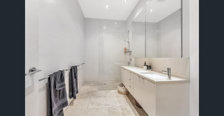 Fully Furnished Brighton Luxury on Lynch - Photo 2