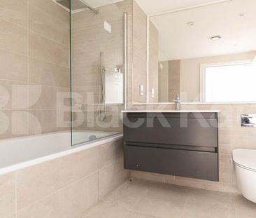 2 Bedroom, 2 bath, 1 reception Penthouse - Photo 3