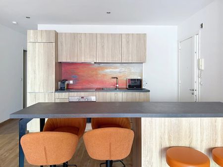 Location Appartement 3 pièces 66m² NICE 06100 - Photo 4