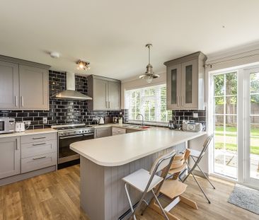 4 bedroom detached house to rent - Photo 3