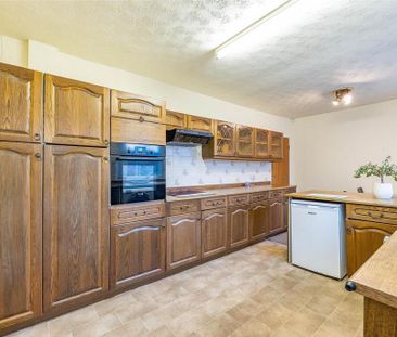 2 bedroom semi-detached bungalow to rent - Photo 2