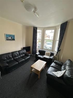1 bedroom in a house share to rent - Photo 5