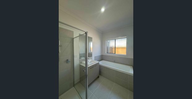 Stunning Family Home in Berwick - Photo 1