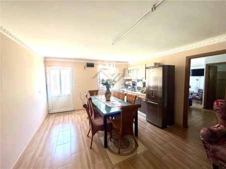 CASA INCHIRIAT 9 CAMERE/ BAI PERSONALE/TERASA/LOC DE PARCARE - Fotografie 3