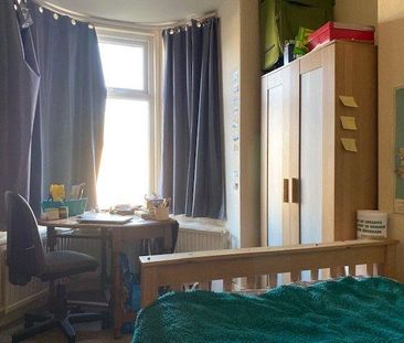 4 bedroom terraced house to rent - Photo 2