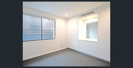 Flawless Contemporary Design - Pet friendly upon application - Photo 4