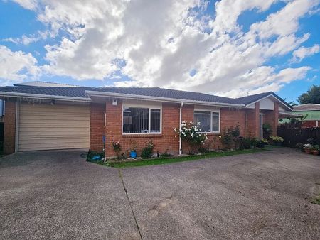 Charming 3-Bedroom Home in Mangere East - Photo 5