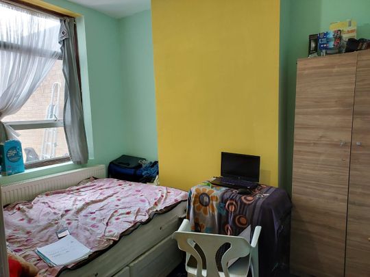 3 Bed Terraced House, Keppel Road, E6 - Photo 1