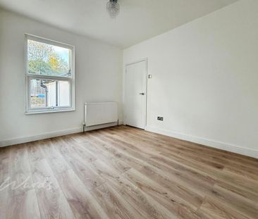 2 bedroom end of terrace house to rent - Photo 3