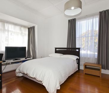 Modern spacious family home in Grey Lynn - Photo 4