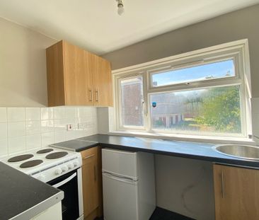 Meadgate Avenue - Photo 3