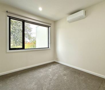 Brand New Designer Luxury – 3 Bedroom, 3 Bathroom Townhouse with Hi... - Photo 4