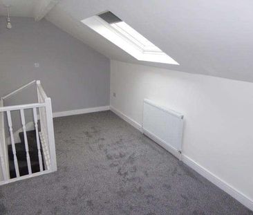 Woodview Place, Beeston, LS11 - Photo 1