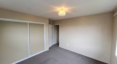 Lovely two bedroom house close to Northlands mall! - Photo 2