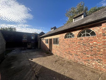 1 bedroom semi-detached house to rent - Photo 2