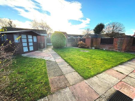 3 bedroom detached bungalow to rent - Photo 4