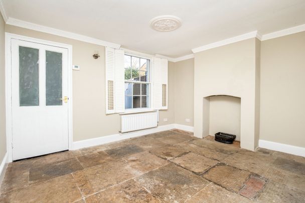 3 bedroom house to rent Orchard Street, Chichester, PO19 - Photo 1