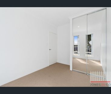 Sought-after Location! - Photo 3