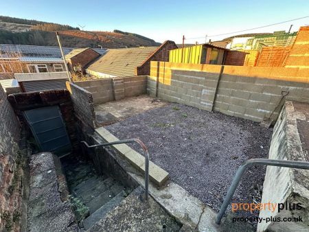 3 bedroom terraced house to rent - Photo 2