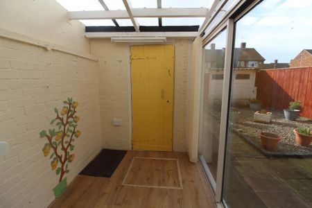 3 bedroom terraced house to rent - Photo 2