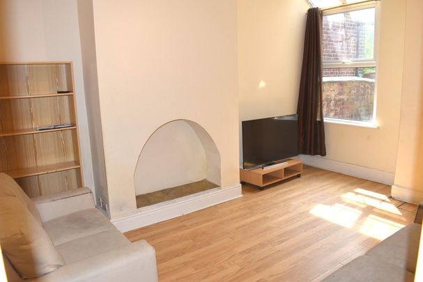 4 bedroom terraced house to rent - Photo 1