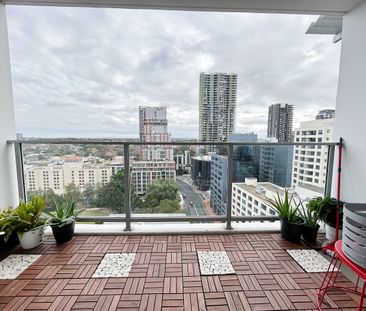 Luxury 2 Bedroom Apartment for Rent in the Centre of Parramatta - Photo 3