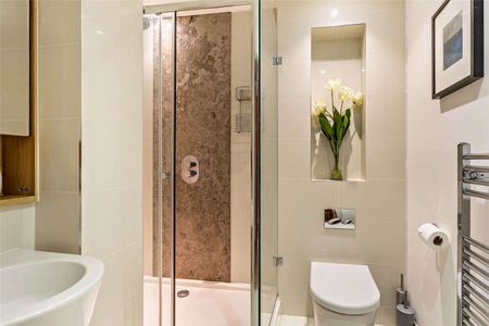 A fully furnished studio apartment in a central Cambridge development - Photo 4