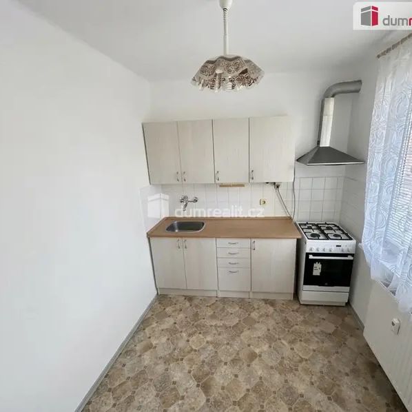 pronájem světlého a prostorného 2+1 s balkónem, PB - Jana Drdy - Photo 1